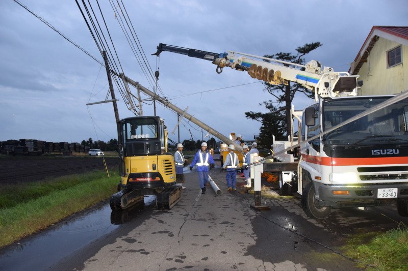 突風で倒壊した東川町の電柱の復旧を担当しました